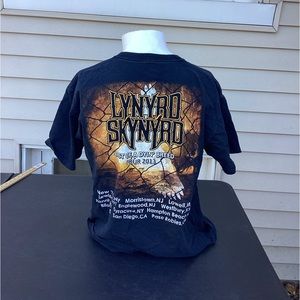 Men’s large tour shirt